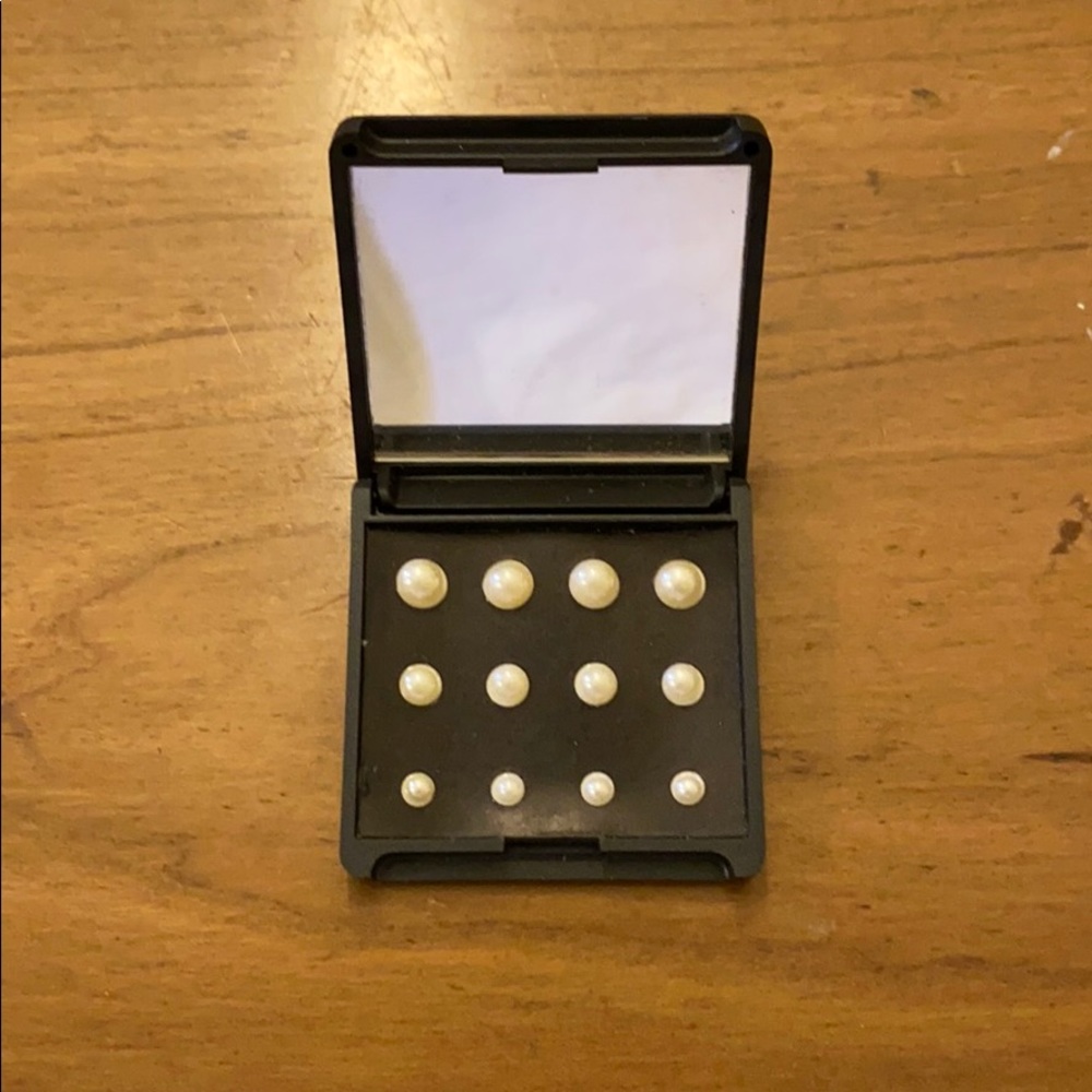 MAC Cosmetics LE Pearls